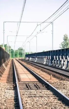 Costa Rica y Panamá firman acuerdo histórico para conectar sistemas ferroviarios