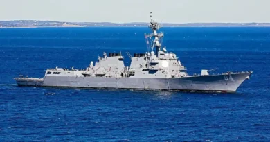 Destructor de la Marina en operación donde EE. UU. captura buque iraní en el Estrecho de Ormuz