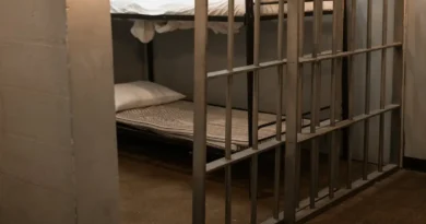Interior de una celda penitenciaria que ilustra el nuevo decreto sobre el año carcelario de 360 días firmado por el gobierno de Costa Rica.