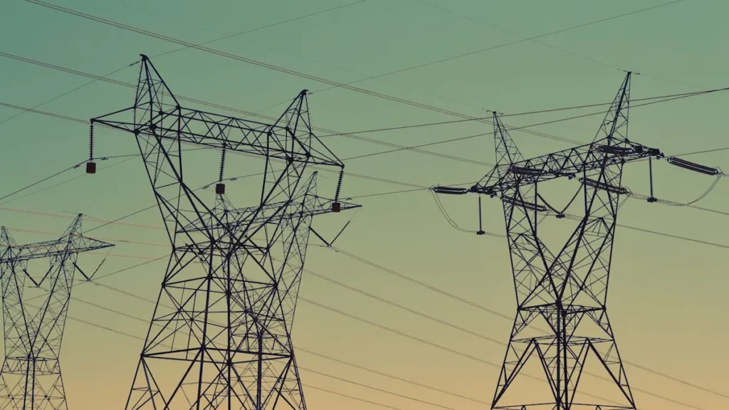 Red de torres de alta tensión en Costa Rica que ilustra el debate sobre el proyecto de armonización del mercado eléctrico