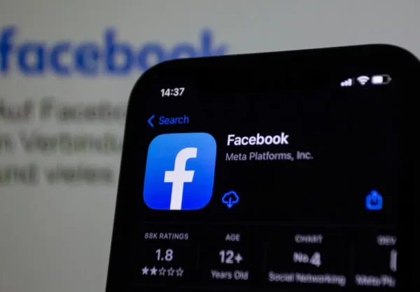 Aplicación móvil que ilustra los reportes de los usuarios ante la caída masiva de Facebook e Instagram a nivel global.