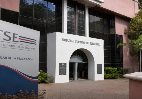 Fachada principal del edificio del Tribunal Supremo de Elecciones en Costa Rica, institución afectada por el recorte al presupuesto del TSE.