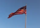 Bandera de Estados Unidos ondeando, imagen ilustrativa sobre cómo la Embajada de Estados Unidos felicita a Costa Rica por la captura de alias "Diablo".